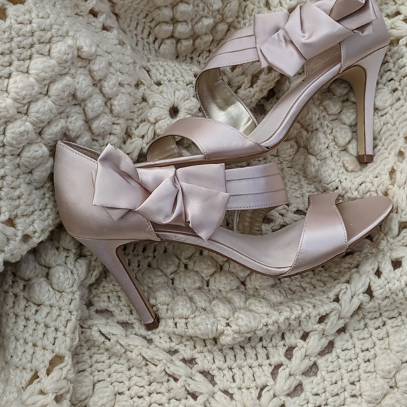 LuLu Townsend high heels satin gold champagne 8.5 - Picture 2 of 11